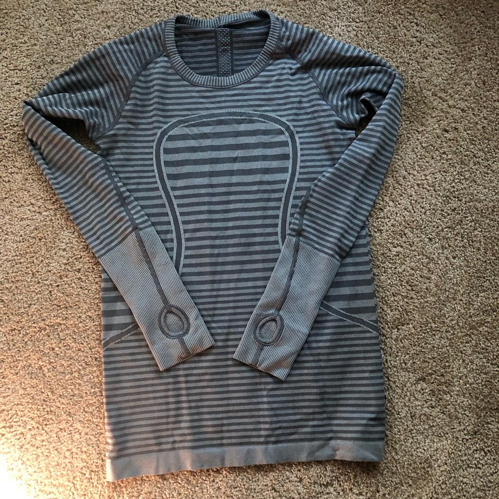 Lululemon Swiftly Tech Long Sleeve Shirt size 6 Thumbholes grey stripe small